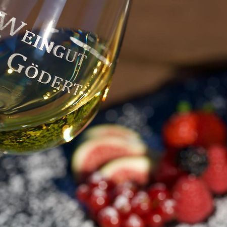شقة Weingut Goedert Osann-Monzel المظهر الخارجي الصورة